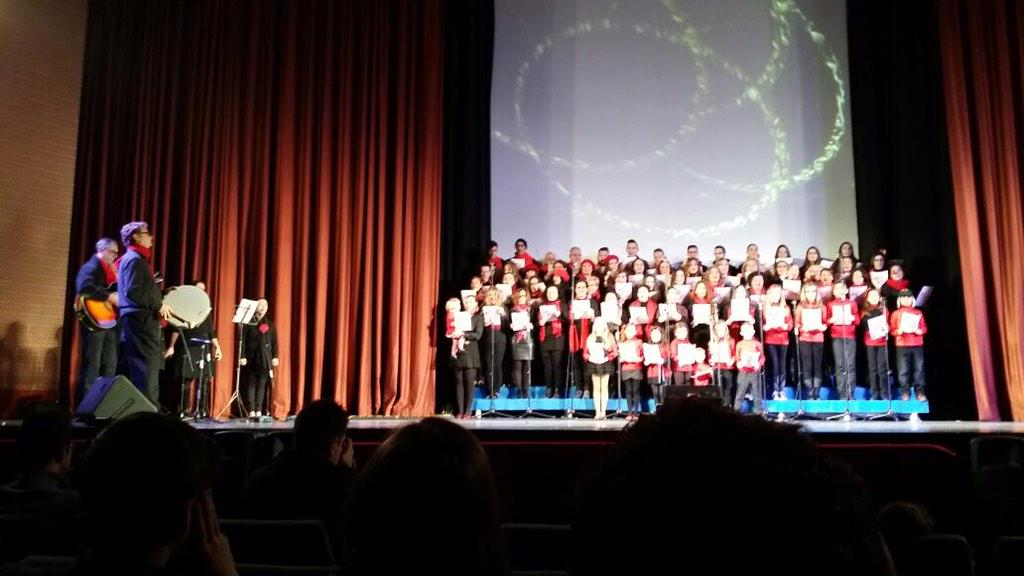 AnaPons_28's tweet photo. 1er premio certamen villancicos 2014 Hoguera Florida Portazgo!!!🎄 http://t.co/flPtxq8bE4