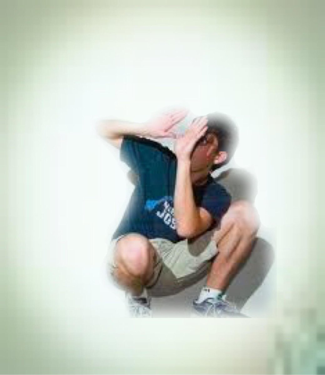 MiniJulio65's tweet image. When you're blocking so you won't get hit😖