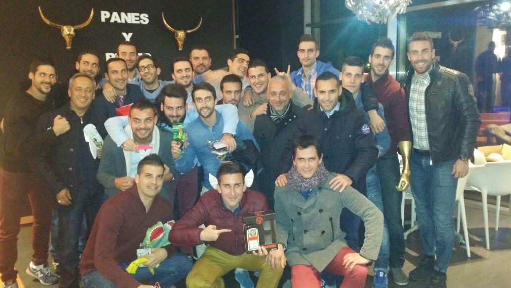 Ortega (@orte81) on Twitter photo Con un poquito d suerte este ekipo tiene mucho q decir,gran cena d navidad con amigo invisible incluido <a href="/UDCOliveral/">UD CastellarOliveral</a> Con un poquito d suerte este ekipo tiene mucho q decir,gran cena d navidad con amigo invisible incluido <a href="/UDCOliveral/">UD CastellarOliveral</a>
