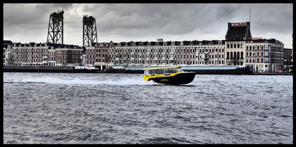 Suvaal's tweet photo. #Rotterdam #watertaxi http://t.co/wWcInPMsW0