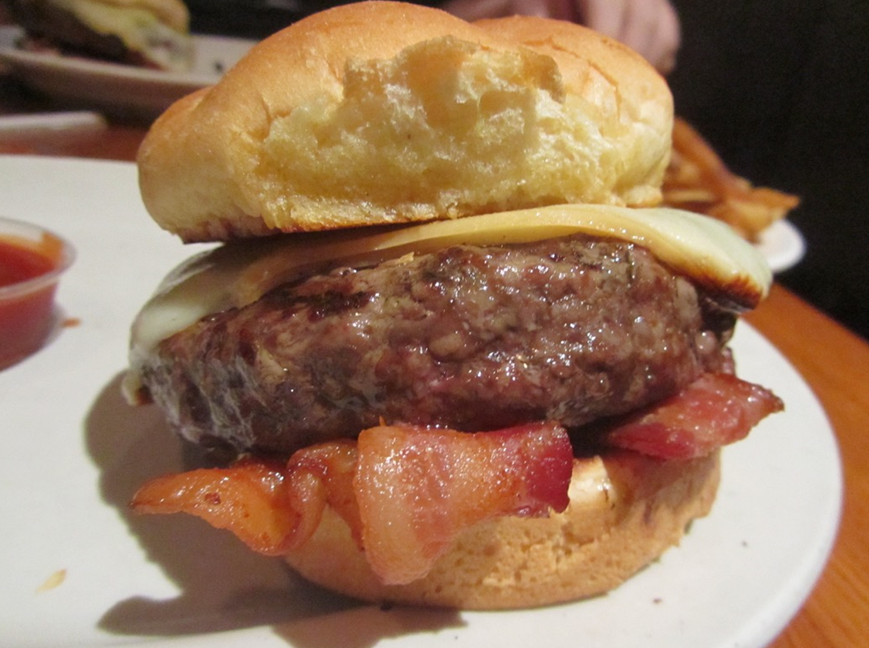 AAA_Travel's tweet photo. Have you tried a delicious #HellBurger @ #RaysToTheThird in #Arlington, VA? #NationalHamburgerDay - #AAAInspector 66 http://t.co/0AHmKUHxfL