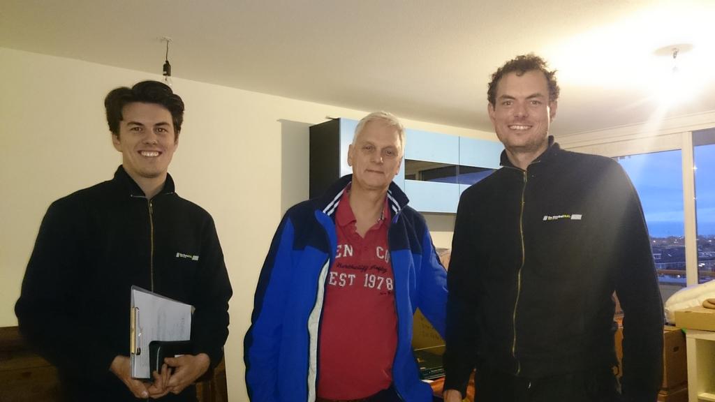 DeMeubeltaxi's tweet photo. Klaar met verhuizing nr 3. Nog 2 te gaan. Serious Sjouwfeurs voor #SeriousRequest http://t.co/RuOvPJWcFG