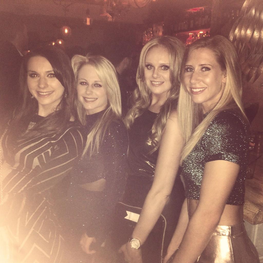 BecRowlands_218's tweet photo. 👭🍸💗 http://t.co/VU0Z3SNBLB