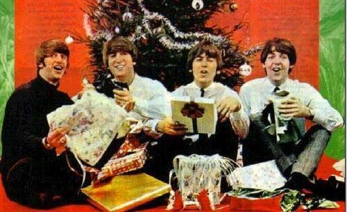 BeatlesReacts's tweet photo. Merry Christmas to you all from @BeatlesReacts ! :) http://t.co/LFjdWRb9LN