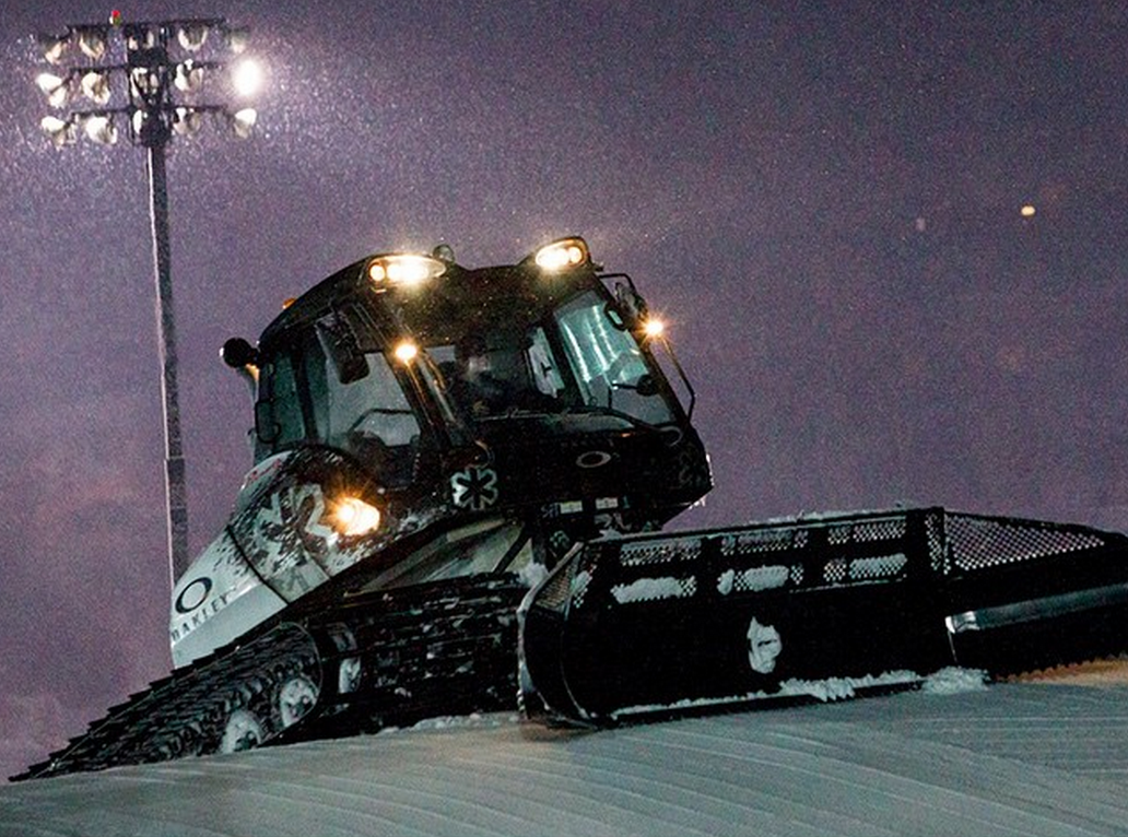 XGames's tweet photo. The @SnowParkTech team will use 14 snowcats and approximately 3,725 hours to construct the courses for #XGames Aspen. http://t.co/7CndUrUGVx