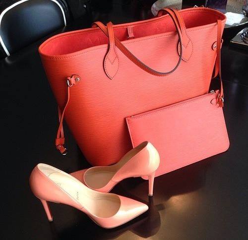 RuSumki's tweet image. В оттенках кораллового...