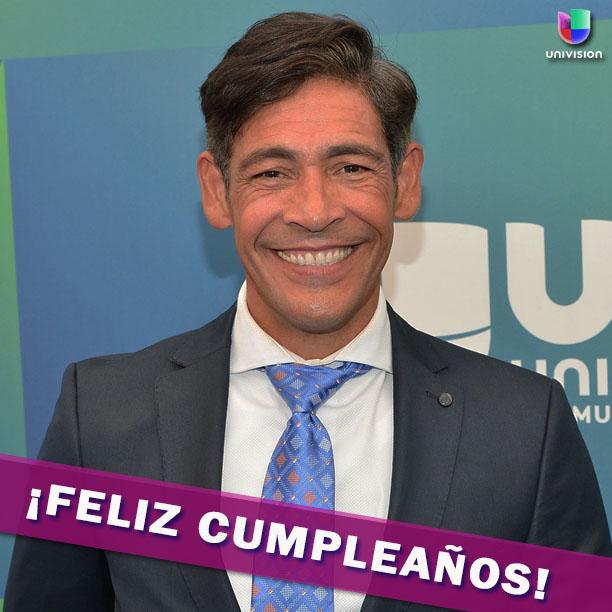 Univision's tweet photo. ¡Feliz cumpleaños a nuestro @johnnylozada!, ¡felicítalo con un RETWEET! http://t.co/EyuXbHBxAO