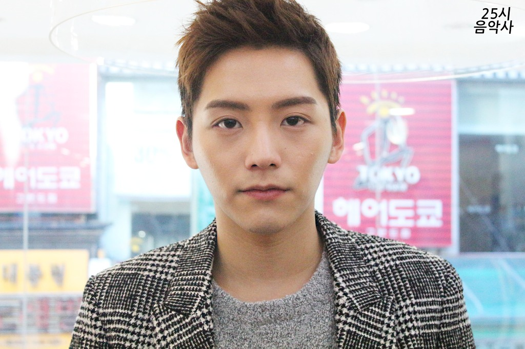 B5ZLzf3IUAEWcet.png:large