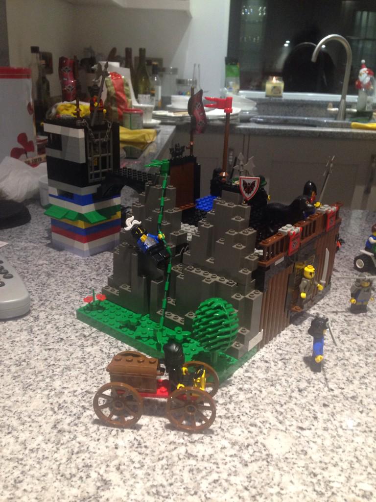 LivObrien97's tweet photo. Mine and Megs Lego castle is pretty cool not gonna lie http://t.co/0Dbfi1lhRI