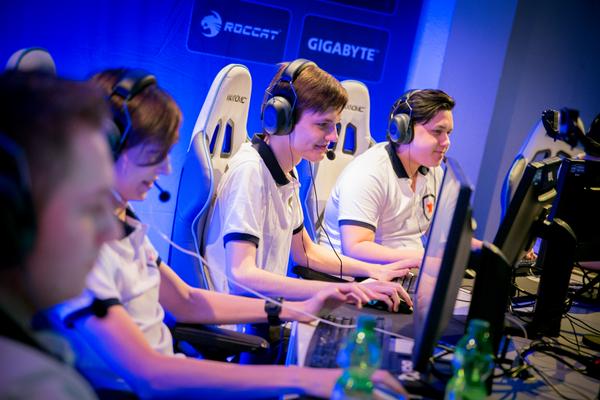 ESLFrance's tweet photo. Vous n'avez pas pu vous rendre aux #IEM et au #LCSExpansion ? @ESLMousse sera votre guide: http://t.co/yUtTM53iwk http://t.co/jMivvFmMZP