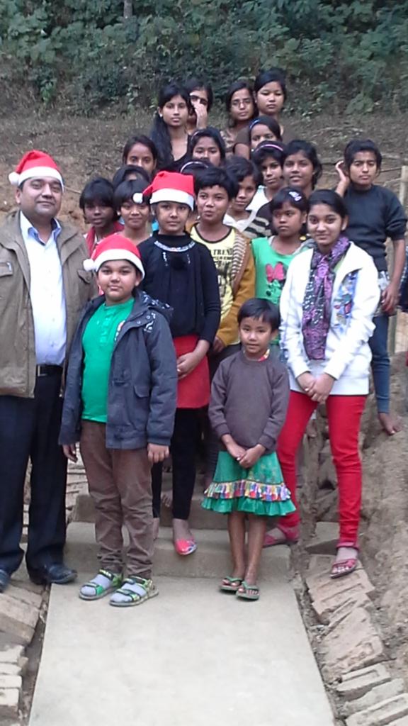 vikashagarwal91's tweet photo. Celebration with the orphan children of Red Cross Society in Amingaon (Assam) http://t.co/pNVsBWZT1q