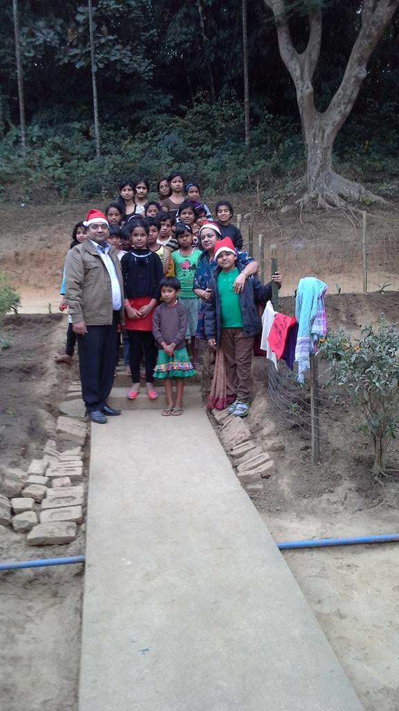 vikashagarwal91's tweet photo. Celebration with the orphan children of Red Cross Society in Amingaon (Assam) http://t.co/pNVsBWZT1q
