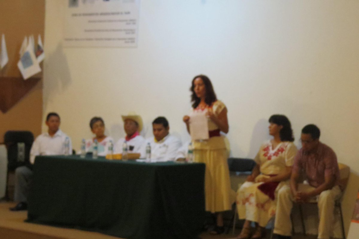Oli_bringas's tweet photo. @BIDcultura Cierre de talleres con firma de acuerdo para desarrollar la Ruta de la Vainilla @VeracruzTurismo http://t.co/hBs4LrA2Tg