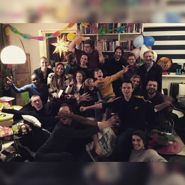 fmusicnl's tweet photo. Zoetermeer zit vol lieve mensen! Op naar een kerstdinertsj in Den Haag voor t volgende #3FM #SR14 huiskamerconcer... http://t.co/ogFff6P68p