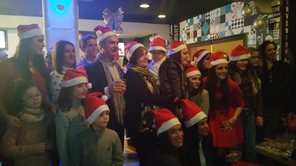 AIONSur's tweet photo. Lo dicho @VintageCopas es una fiesta @jesusrodfer @MarMsoumar @5suarez5 @chavalote64 @alejandrosola11 http://t.co/RbLSxaxCCo