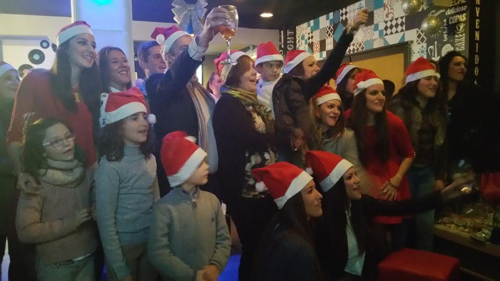 Lo dicho <a href="/VintageCopas/">Vintage Cafe&Copas</a> es una fiesta <a href="/jesusrodfer/">Jesus Rodriguez</a> <a href="/MarMsoumar/">María Sousa Martín</a> <a href="/5suarez5/">David Suarez</a> <a href="/chavalote64/">Claudio Ramírez</a> <a href="/alejandrosola11/">alejandro solano</a>