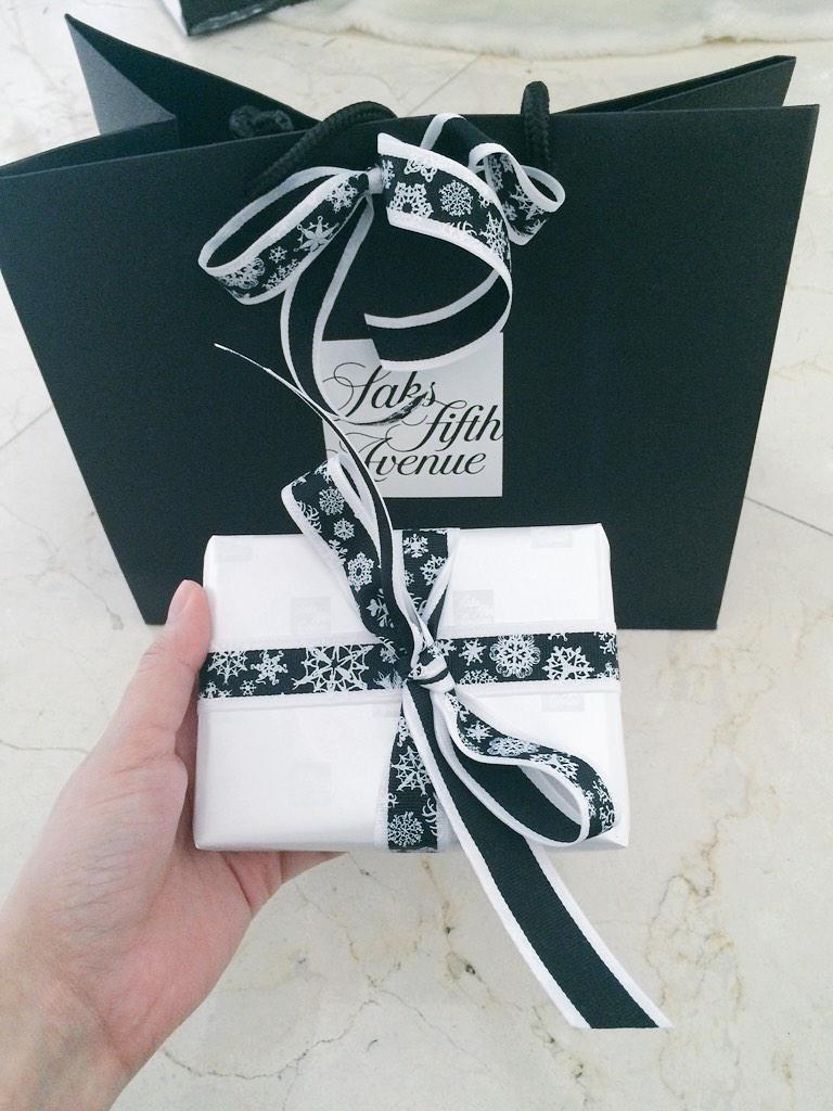 SamAndGlam's tweet image. So in love with @saks gift wrapping. Thank you @saks for making me a happy girl this holiday season.