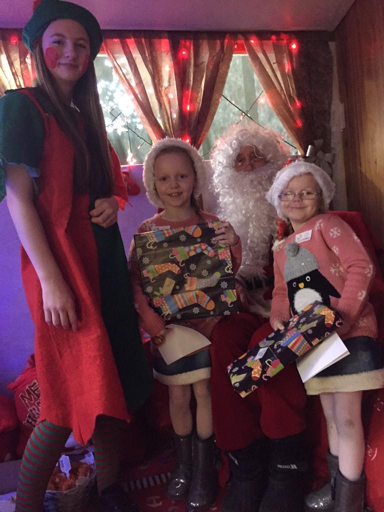 lisaxjkx's tweet photo. Christmas Day out with Laura n the kiddie wonks x @laura030286 http://t.co/ptxA3fETSL