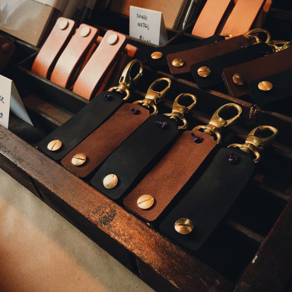 Bowoo's tweet image. Small handcrafted leather key holders made in NYC. Message us for a studio visit if you're looking for last min gift!