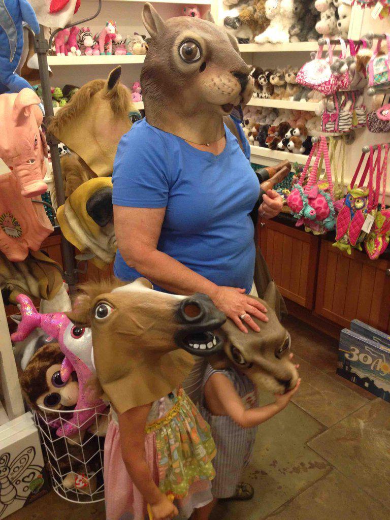 TaylorSwiftkey's tweet image. A nice family