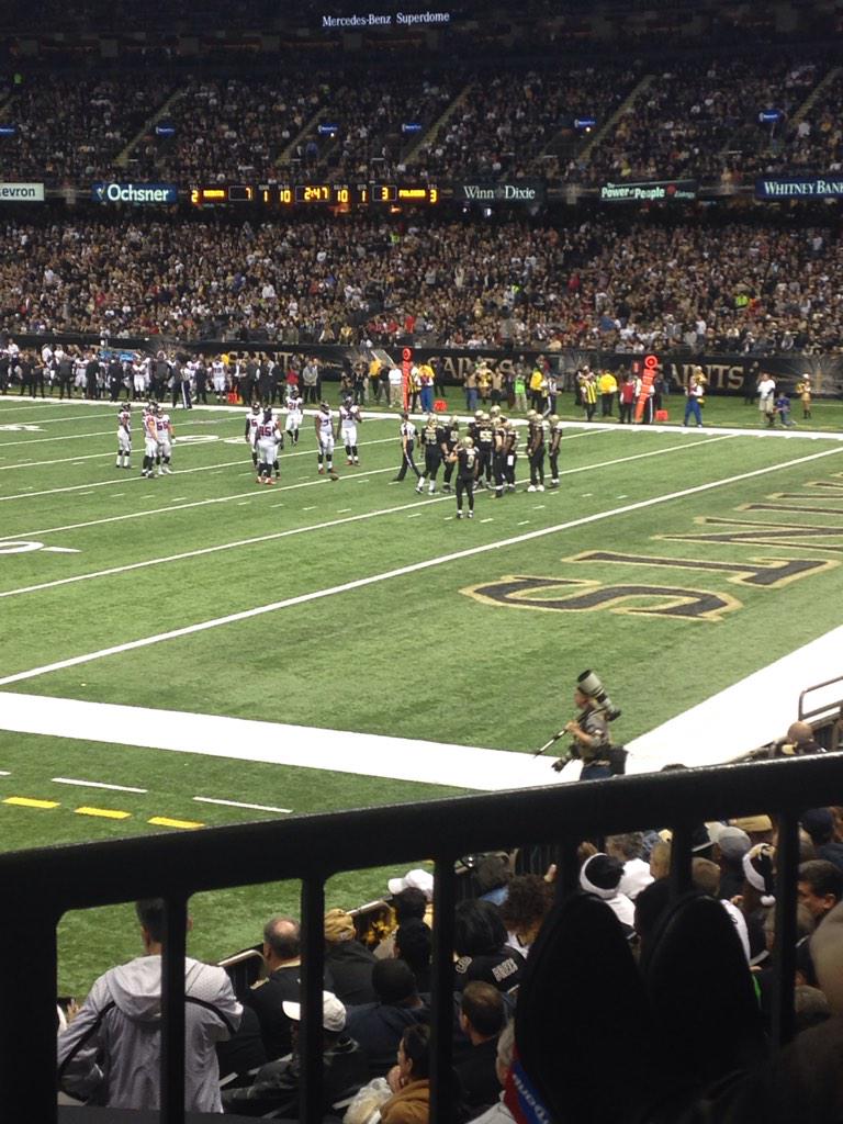 HelpMyFFteam's tweet photo. A lot of after play shoving #rivals http://t.co/vqeoj86NgZ