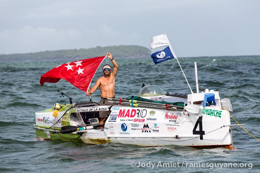 RamesGuyane's tweet photo. Antonio de la Rosa acaba de pasar la linea de meta como vencedor de la Rames Guyane; http://t.co/5uEEK8KbER