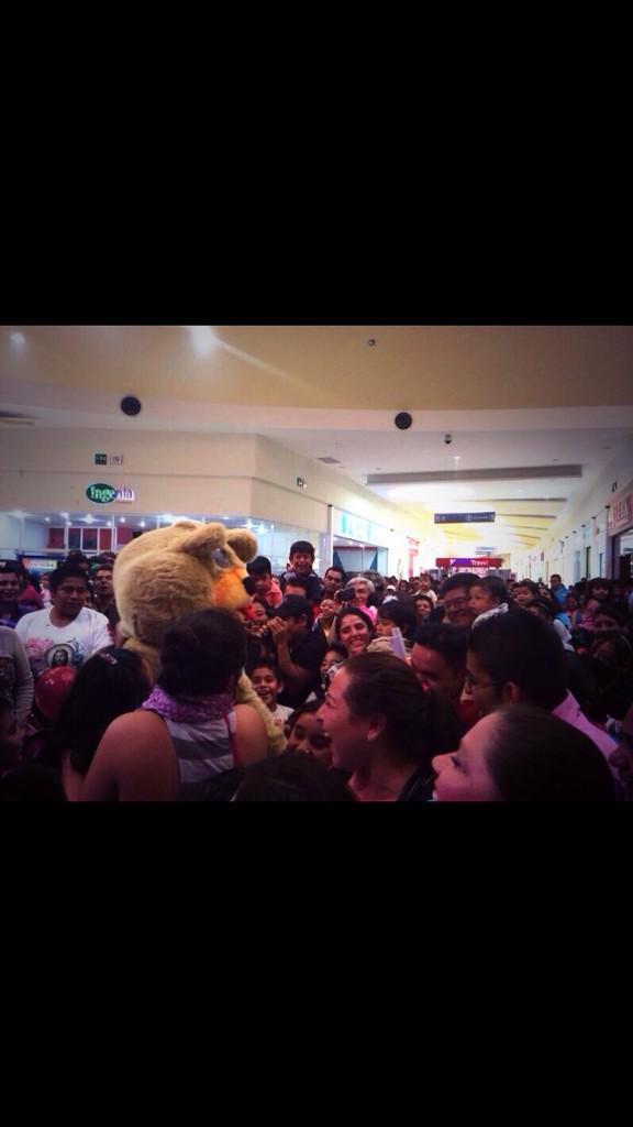 EN LAS COMPRAS NAVIDEÑAS #CLAAARO LA GENTW SE RÍE DE MI PORQUE VENGÓ EN CALZONES #YQue