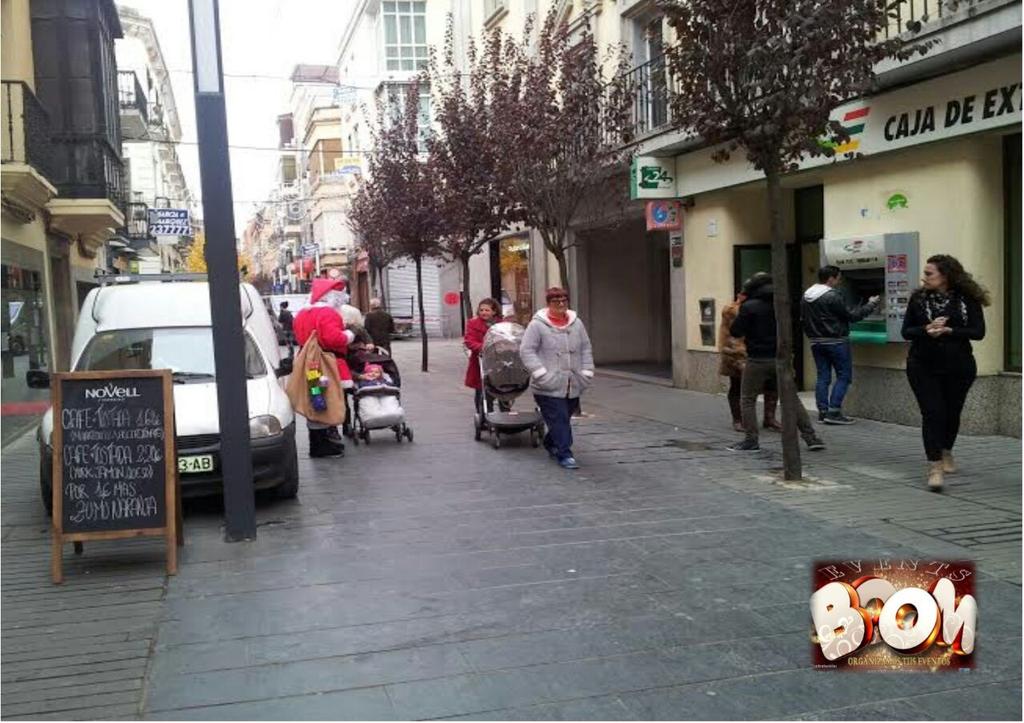 FELIZ NAVIDAD Papá Noel está ya con nosotros!! Comercio Centro #Badajoz #Extremadura #Portugal <a href="/MenachoCCA/">Menacho CCA</a>