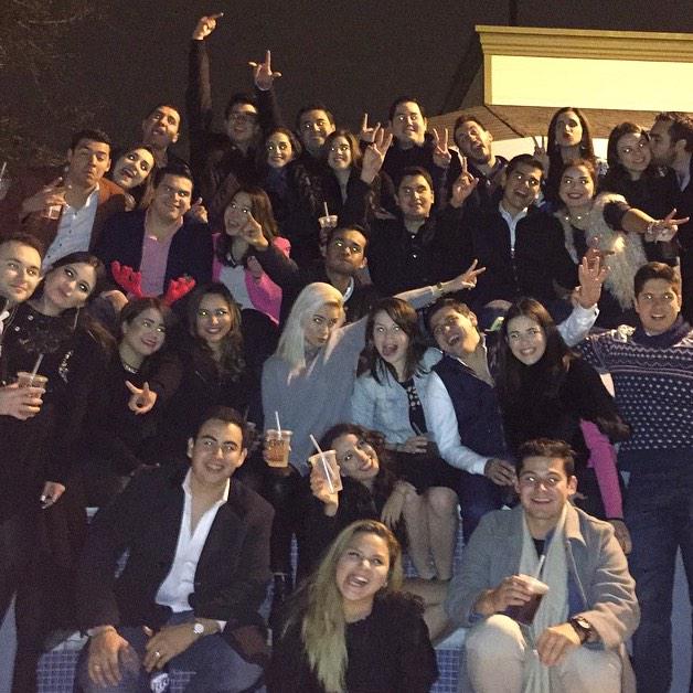 BetitasDBeto's tweet photo. FOTO subida a instagram por nuestro @betocon "#Posada2014" "Colgando en tus marcos" http://t.co/zUMcPvrN3O