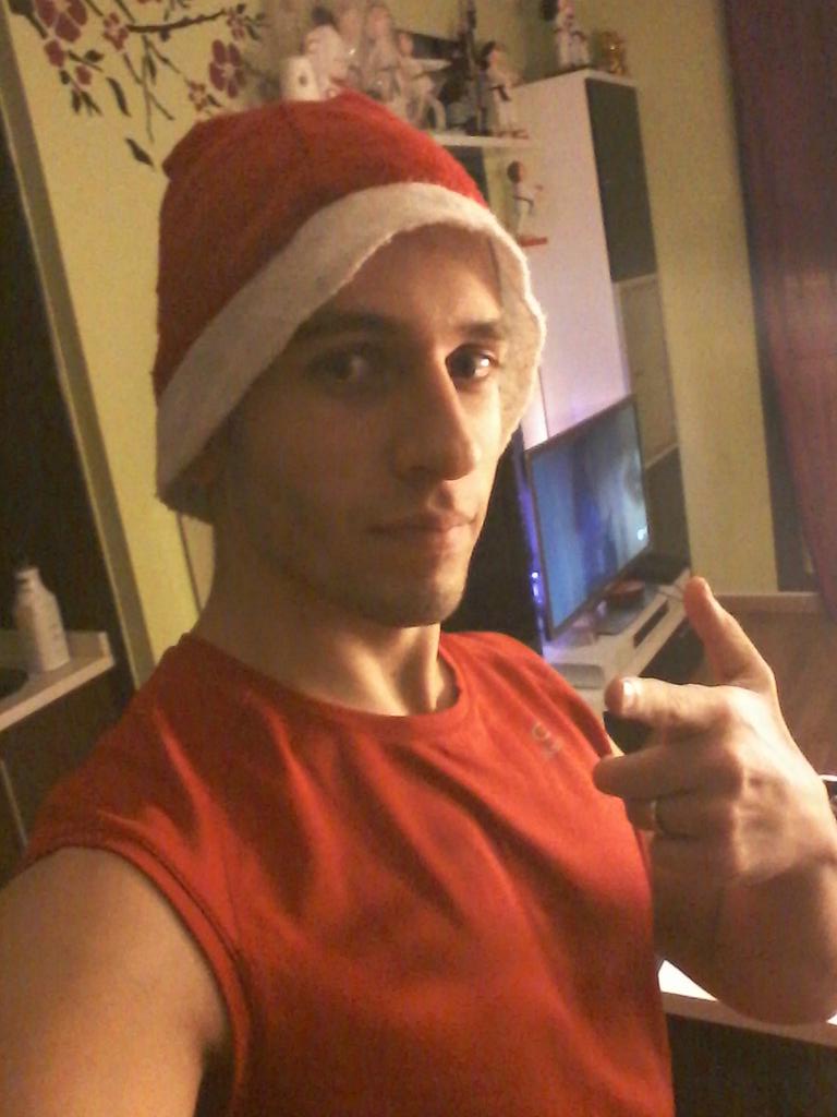 victortello85's tweet photo. En @HomsaSport se lleva lo rojo! #HiitAttack 18:00 en #JG #RedPowerTeam vs #BlackPowerTeam con @noe_blasco vamooos! http://t.co/fQ921Ju9Nf