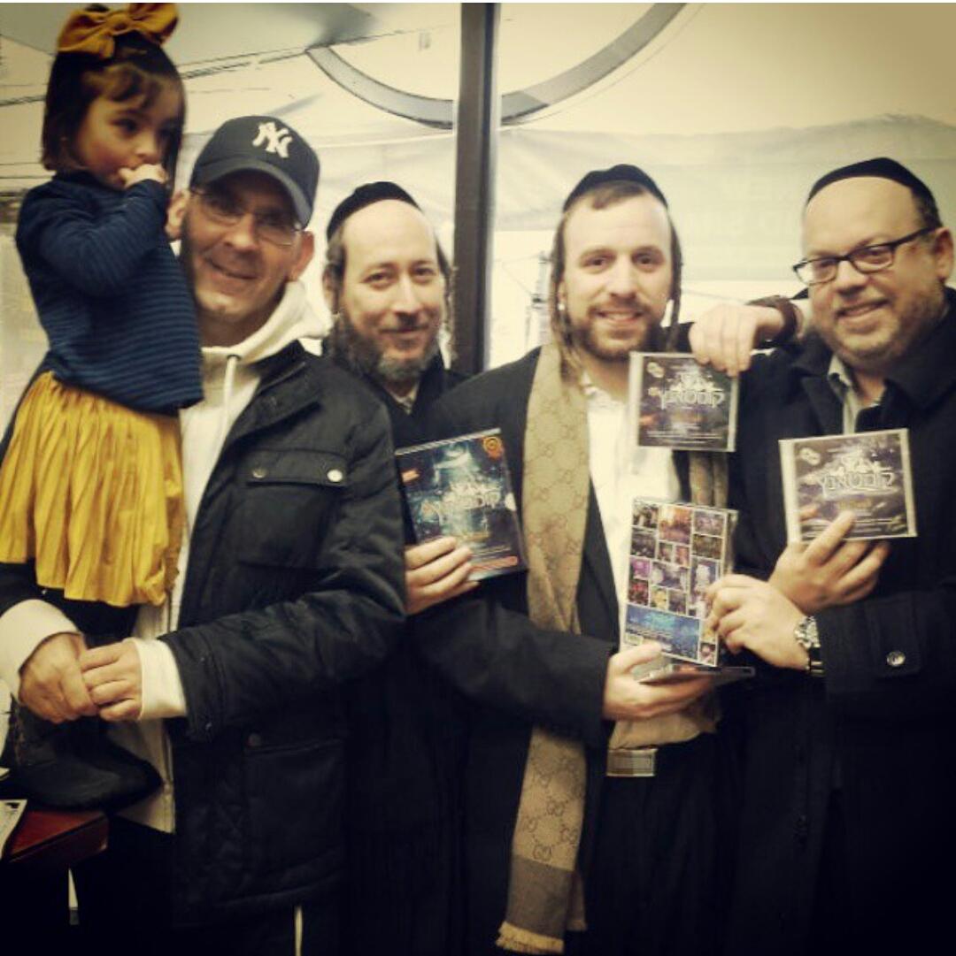 JewishMusicLive's tweet photo. "@YossiZweig: With @TheShiraChoir and @YisahiLapidot  at @Hitech2000 for the chanukah with @hamenagnim #Kumtantz http://t.co/PfXfUlFTAw
