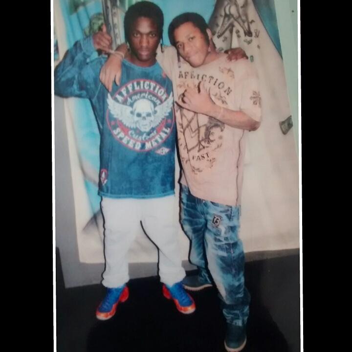 meche3300's tweet photo. Love and loyalty mob #crownhillsection http://t.co/0CH27s96yQ