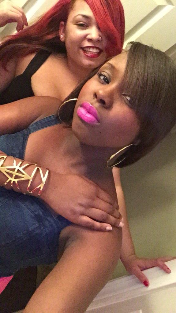 Deshaa_DOPE's tweet photo. Lastnight 💗👭👏. #theywasn'tready http://t.co/33vGHID8Zf