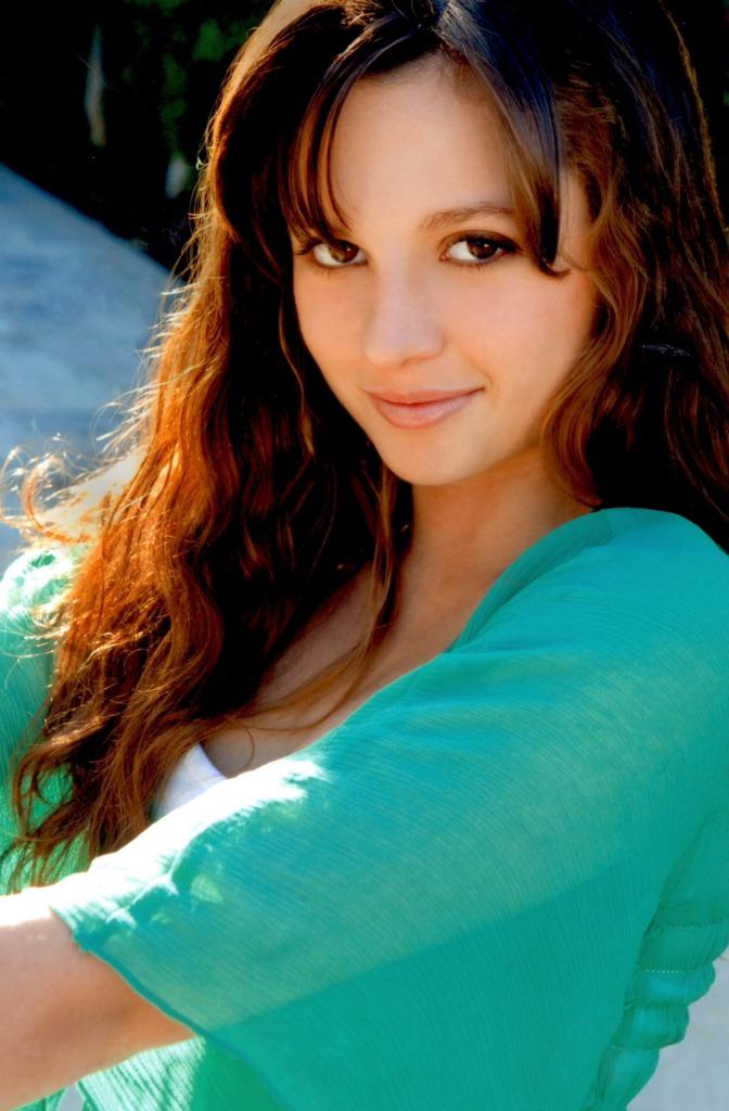I wanna wish a happy 25th birthday 2 Mackenzie Rosman I hope she has fun with her family & friends 
