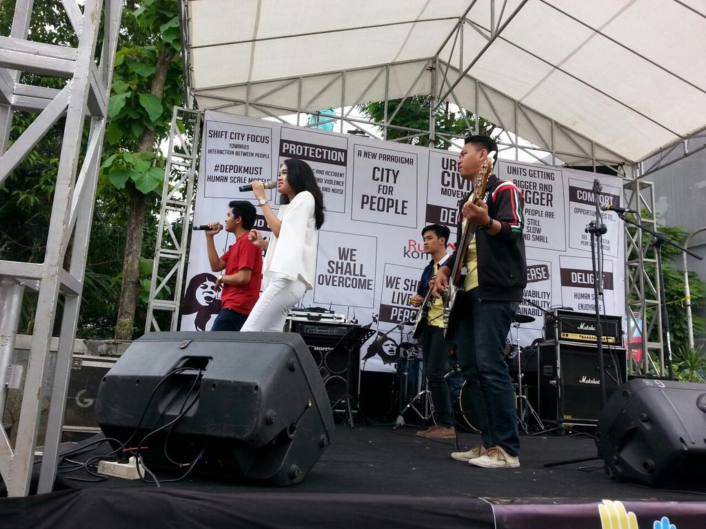 abgmpokdepok's tweet photo. SFI-Sampurasun from IKAM was on the stage yeaterday at @DCF_2014! http://t.co/tFAqjJHFd0