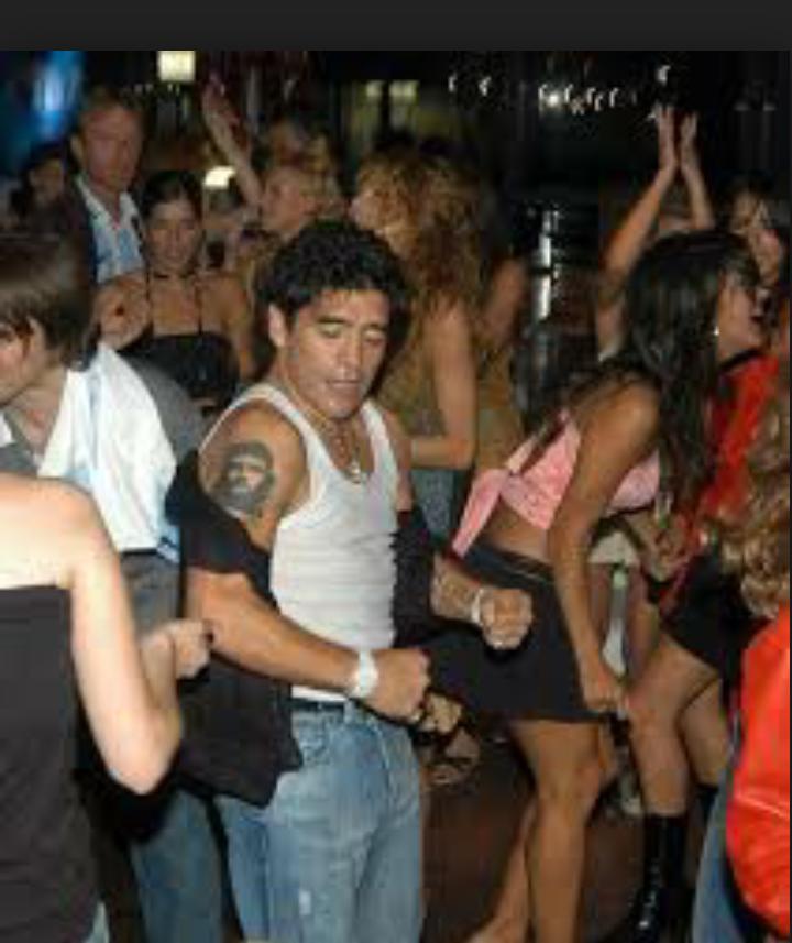 sabrizamba's tweet photo. Muevete "duro" muevete "duro" muevete "duro" EY EY #CancionesDeReggaetonViejo  @MarcosRojo5TW http://t.co/3uYSwLRf2o