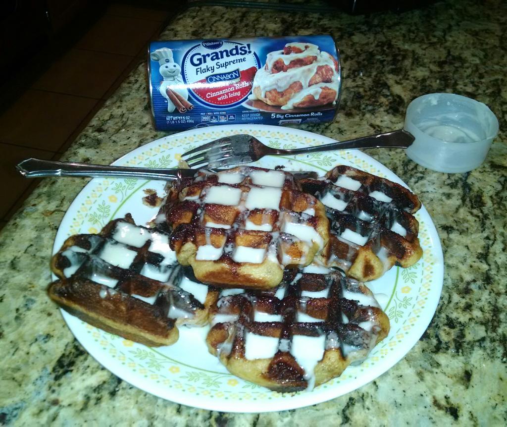 FrameLifePhoto's tweet image. Hi, I'm Amber a @Cinnabon addict or a #Cinnaholic &amp;amp; I have found my new drug, I mean midnight snack! #CinnabonWaffles