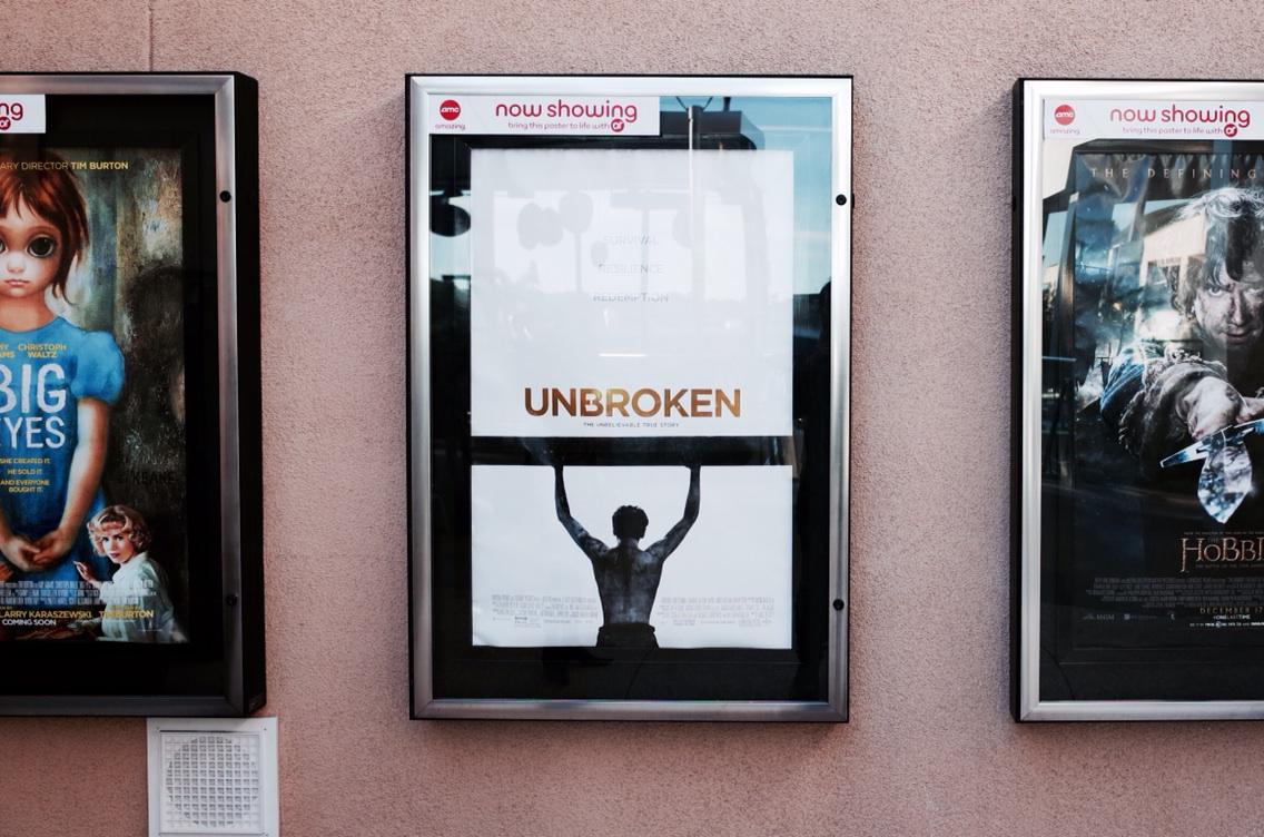 堀 潤 J U N H O R I アンジェリーナ ジョリー監督の Unbroken を鑑賞 一部メディアが反日的な内容に懸念の声もある等と報じていたが ネットで書かれているような日本兵が捕虜の人肉を喰らうシーンも虐殺するシーンもなく 悲劇を乗り越え日米友好を