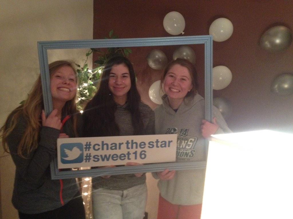 Sammyhol_'s tweet photo. #benchsquad #charthestar #sweet16 #cheesin2hard http://t.co/ybgrrUM5Ds