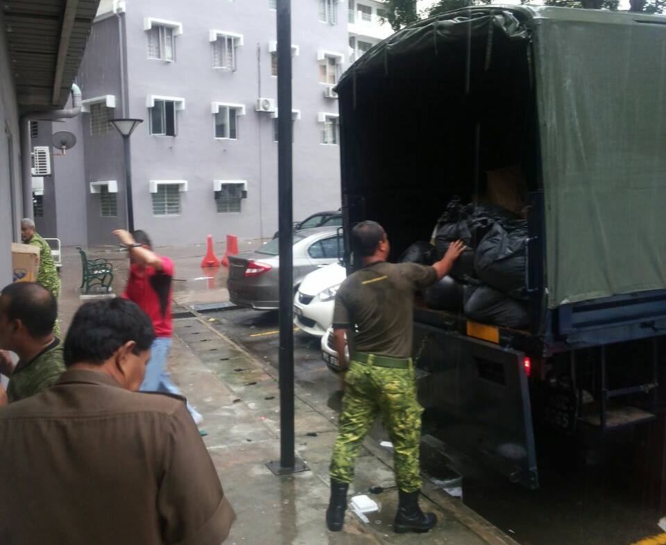 👍<a href="/relaselangor/">RELA Negeri Selangor</a>: Misi bantuan <a href="/relamalaysia/">relamalaysia</a> kpd mangsa banjir Pantai Timur  di Presint 9,Putrajaya  <a href="/tunfaisal/">Tun Faisal</a>