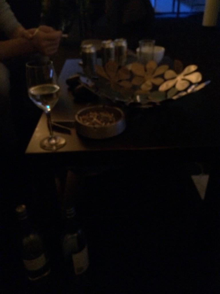 RikdeJonge's tweet photo. Na het werk moet de #top2000 aan! Batse Riesling in de trog met de collegae. Kan wel janken! http://t.co/Divk4zV1FL