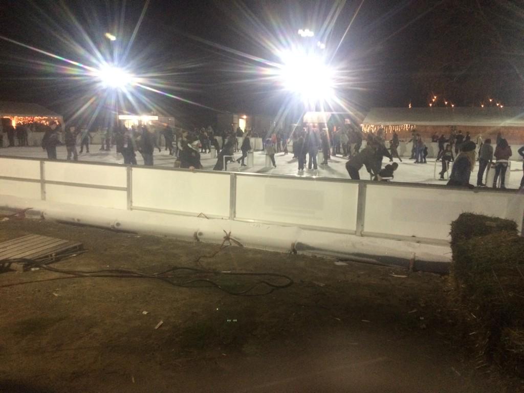TurlockNow's tweet image. The ice rink is hopping tonight!