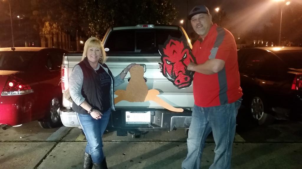HogsWall's tweet photo. Calling the Hogs, good food &amp; chilling with some Razorback Fans @Dave &amp; Busters! #TourdeTexasBowl #NeverYield #WPS http://t.co/rirFmafVza