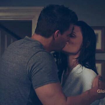 danielachiri1's tweet photo. que beso http://t.co/JyhVTUQLCv