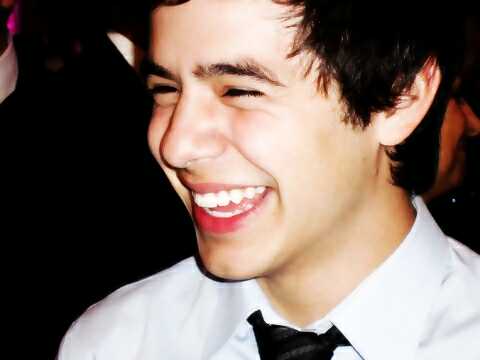 I will sleep all night long just to met him.

Happy Birthday David Archuleta 