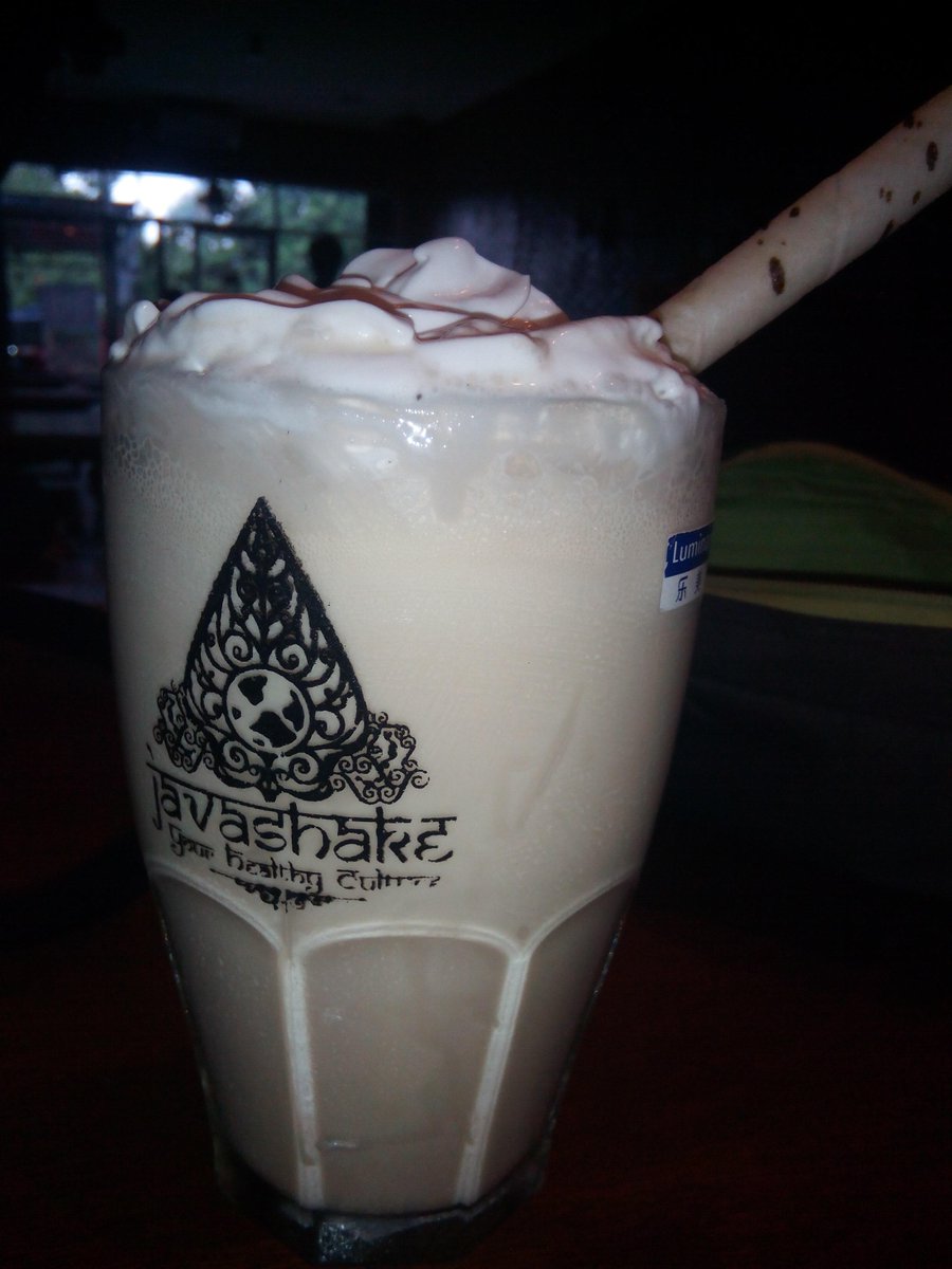 JavaShake's tweet photo. JOSS!! "@RoemahHoedjan: Kata siapaa ini rasa coklat?? Ini Milkshake red ginger! Endeus belendeus..cobain!! http://t.co/GtJpOMlMqj"
