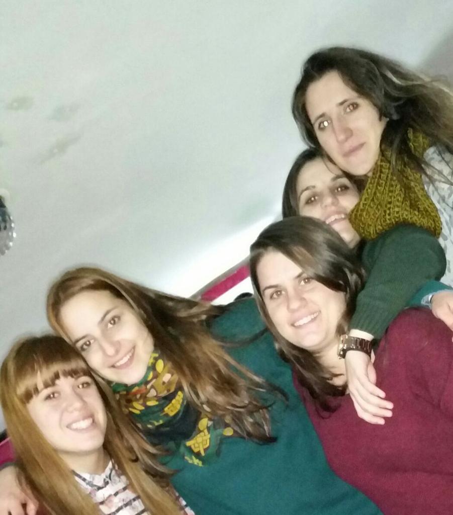 laura santos tweet media