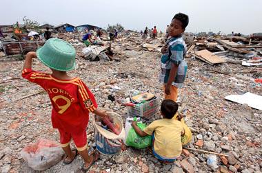 Metro_TV's tweet photo. [Populer] Pemprov DKI Gusur Warga dengan Sporadis http://t.co/6PhsoirVsC http://t.co/bL0B9MoeCn