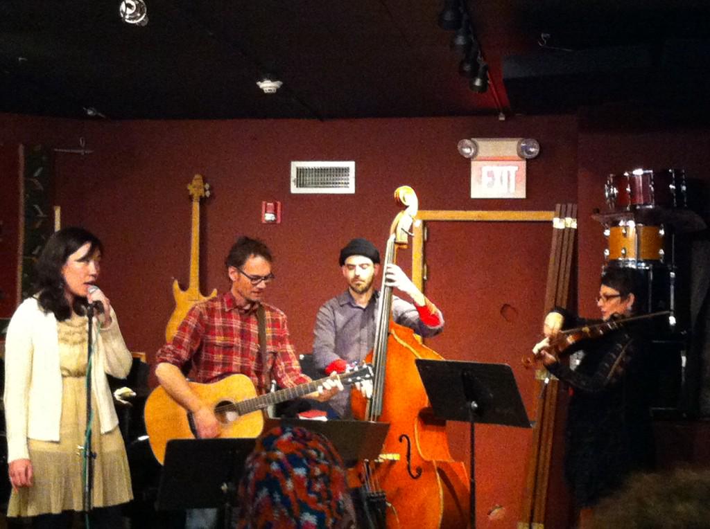 Tunefoolery's tweet photo. Amy singing "This is Christmas" #HolidaySpirit #LilyPad http://t.co/p2cfdQSGK0