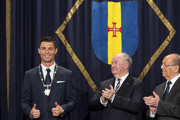 BBCSport's tweet photo. Cristiano Ronaldo has returned to his hometown for the unveiling of a  3.4m statue of himself http://t.co/wJpJE2c74W http://t.co/ScCRVYuiKT